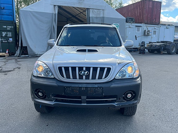Hyundai Terracan 2 of 5