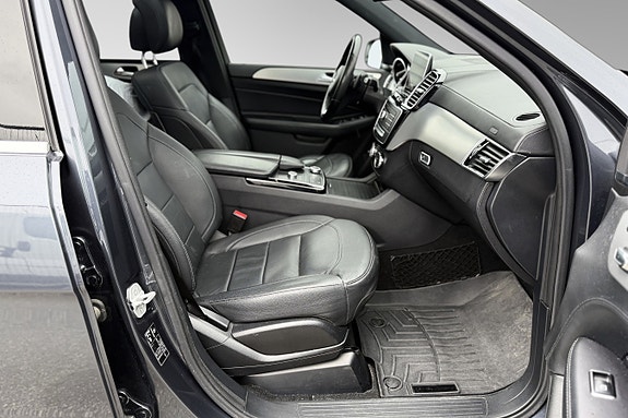 Mercedes-Benz GLE500 e 17 of 30