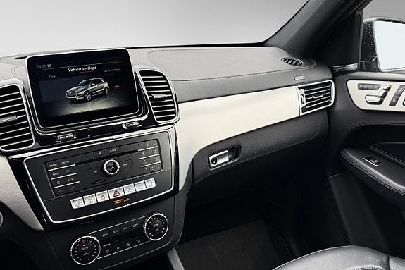 Mercedes-Benz GLE500 e 23 of 30