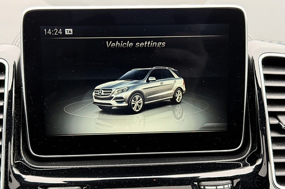 Mercedes-Benz GLE500 e 25 of 30