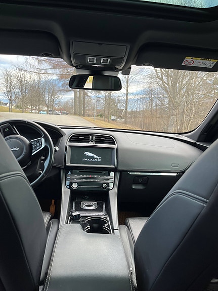 Jaguar F-PACE 11 of 22