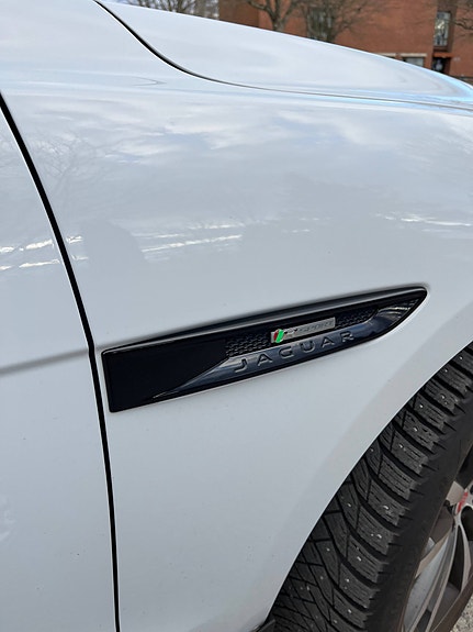 Jaguar F-PACE 13 of 22