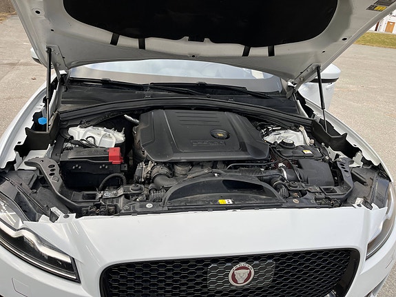 Jaguar F-PACE 5 of 5