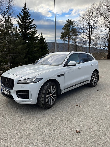Jaguar F-PACE 4 of 5