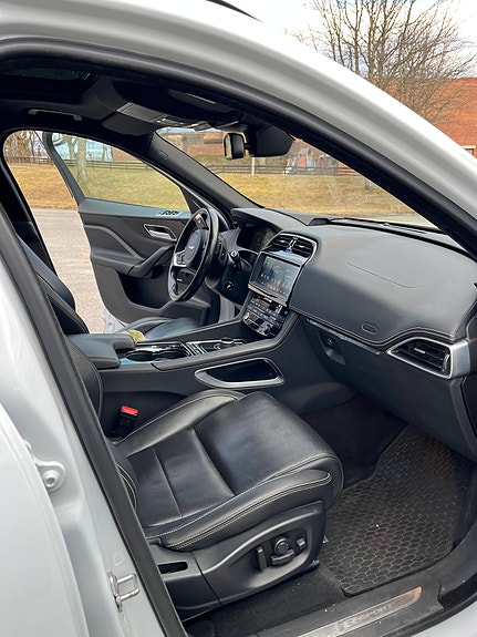 Jaguar F-PACE 14 of 22