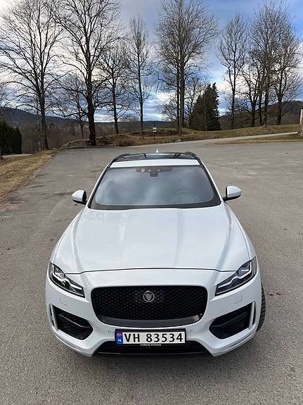 Jaguar F-PACE 3 of 5