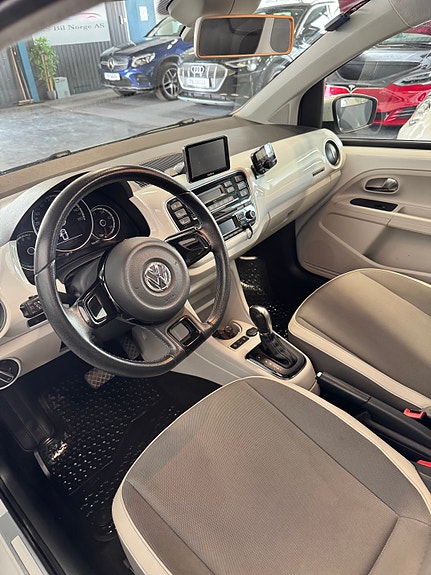 Volkswagen UP! 6 of 10