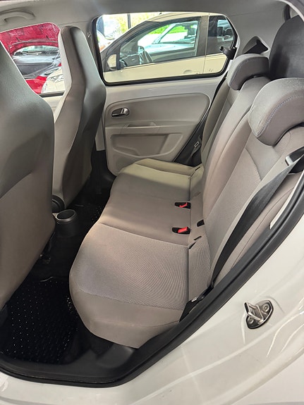 Volkswagen UP! 7 of 10