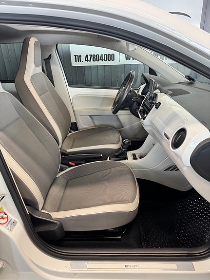 Volkswagen UP! 10 of 10