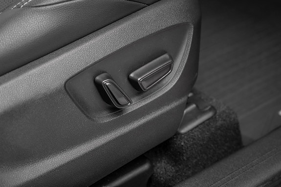 Subaru Solterra 25 of 27