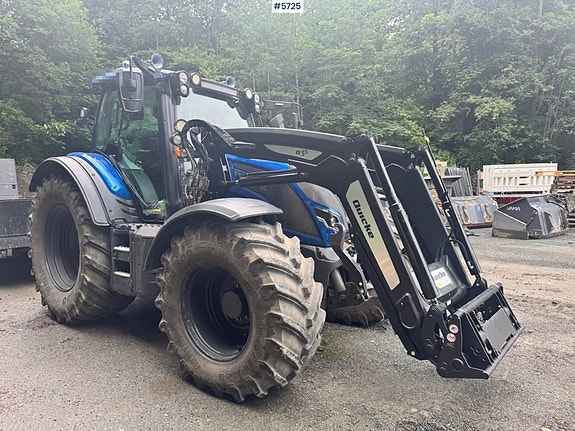 Valtra N175 4x4 m/ Frontlaster,Hydraulikk, Skuffe og Pallegafler. Overhalt.