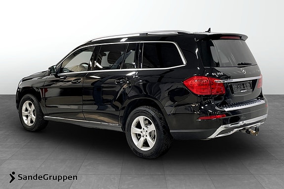Mercedes-Benz GL350 3 of 5