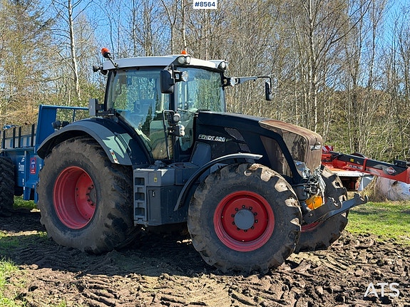 Fendt  826 Vario Traktor m/ fronthydraulikk, front PTO og GPS-Seksjonskontroll. Godt utstyrt!