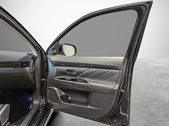 Mitsubishi Outlander 20 of 30