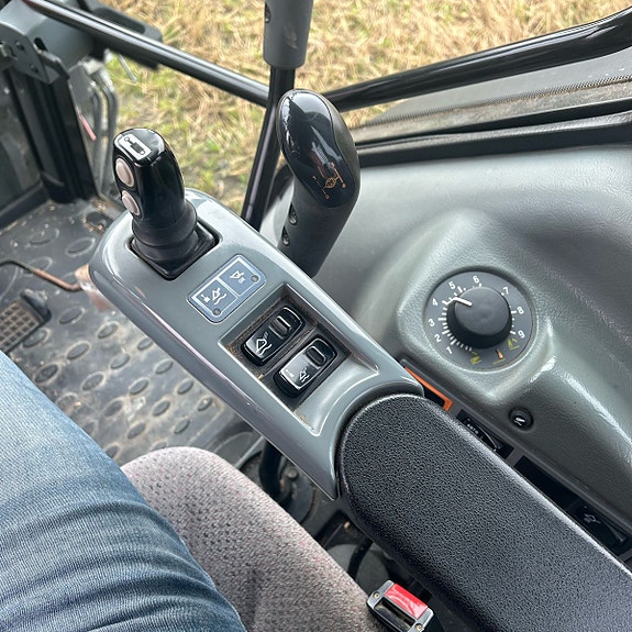 Valtra A93 med Ålø Q46 2017, kr 428 000,-
