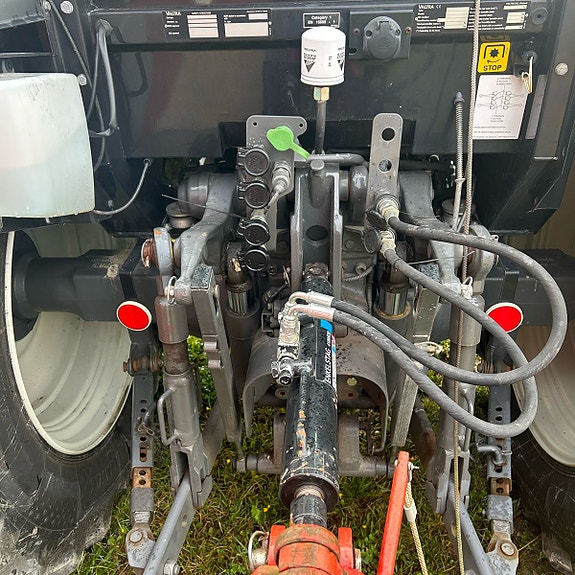 Valtra A93 med Ålø Q46 2017, kr 428 000,-