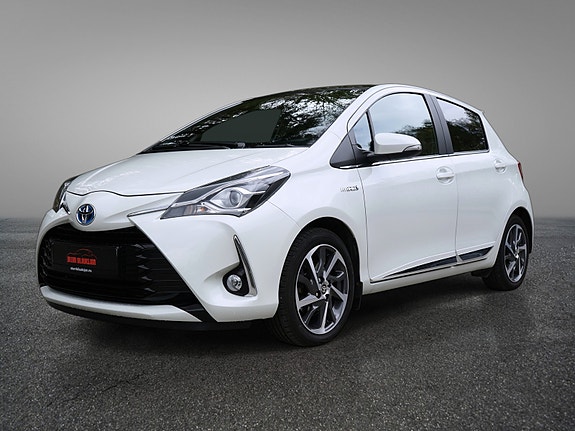 Toyota Yaris 7 of 30