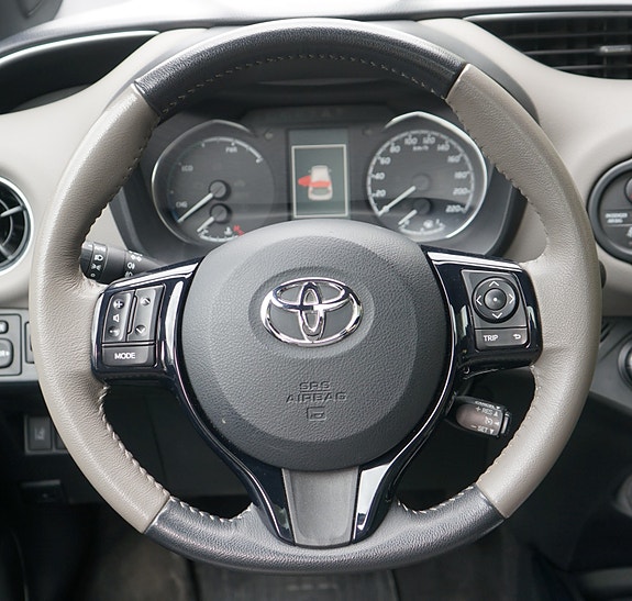 Toyota Yaris 26 of 30