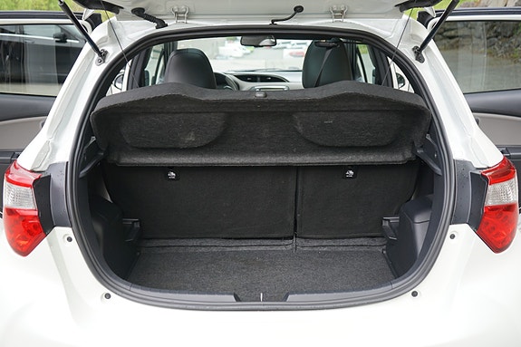 Toyota Yaris 24 of 30