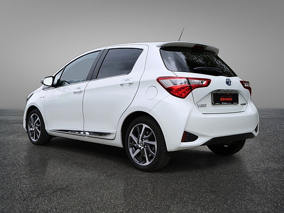 Toyota Yaris 9 of 30