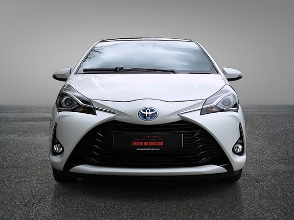 Toyota Yaris 2 of 30