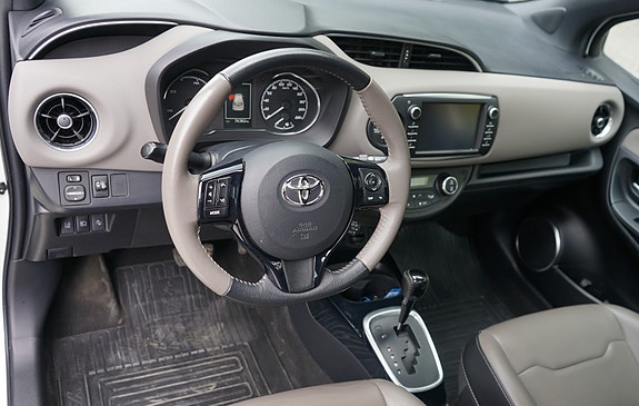 Toyota Yaris 15 of 30