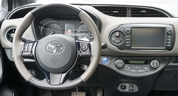 Toyota Yaris 30 of 30