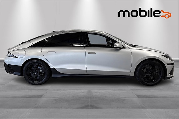 Hyundai Ioniq 6 2 of 5