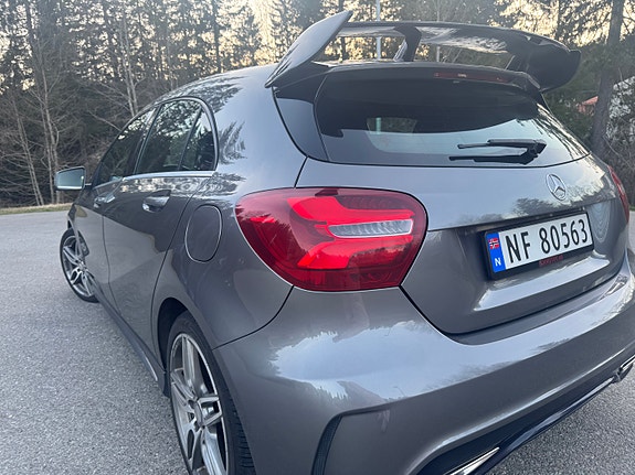 Mercedes-Benz A180 3 of 5