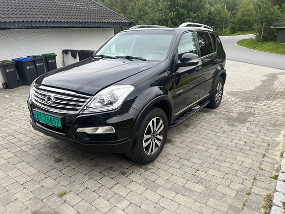 SsangYong Rexton W 2 of 18
