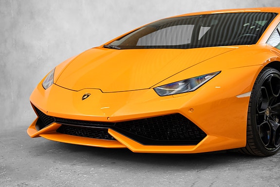 Lamborghini Huracan 2 of 5