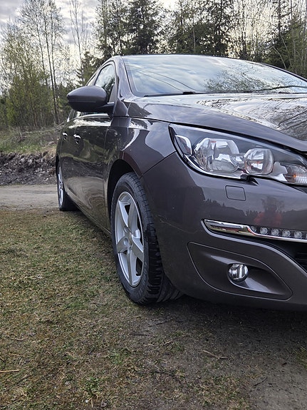 Peugeot 308 2 of 29