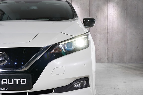 Nissan Leaf 4 of 5
