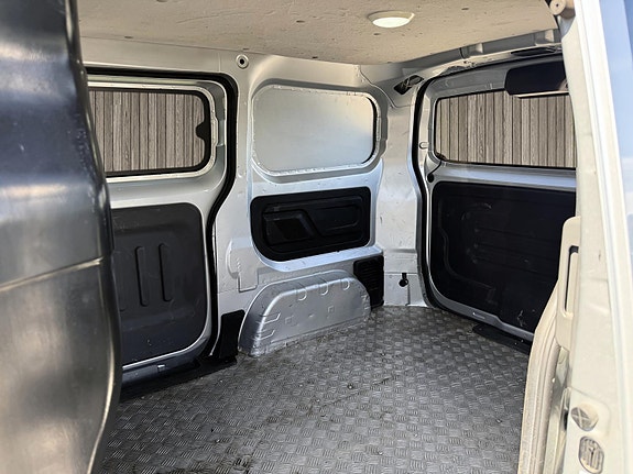 BYD T3 10 of 12