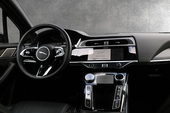 Jaguar I-PACE 17 of 20