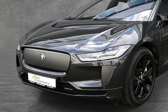 Jaguar I-PACE 4 of 5