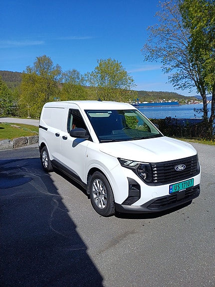 Ford Transit Courier 2 of 5