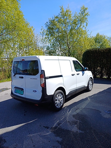 Ford Transit Courier 3 of 5