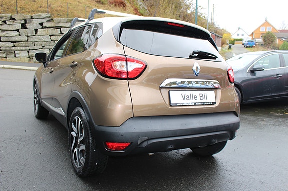 Renault Captur 3 of 5
