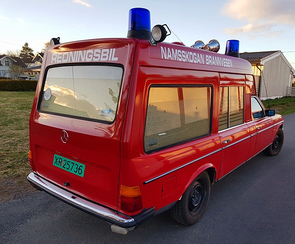 Mercedes-Benz 250 7 of 30