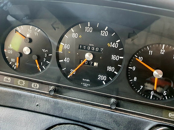 Mercedes-Benz 250 30 of 30