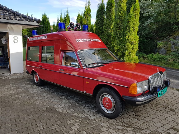 Mercedes-Benz 250 8 of 30