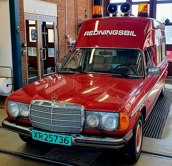 Mercedes-Benz 250 19 of 30