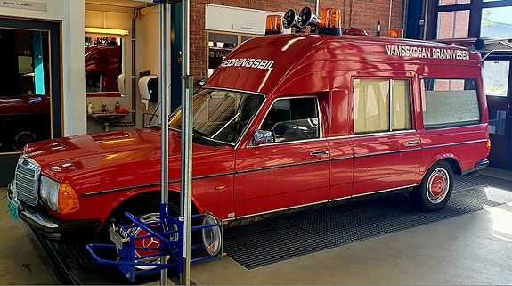 Mercedes-Benz 250 18 of 30