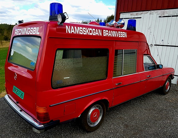 Mercedes-Benz 250 4 of 30