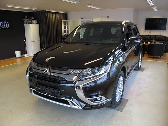 Mitsubishi Outlander 2 of 17