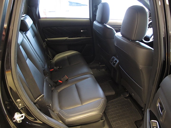 Mitsubishi Outlander 16 of 17