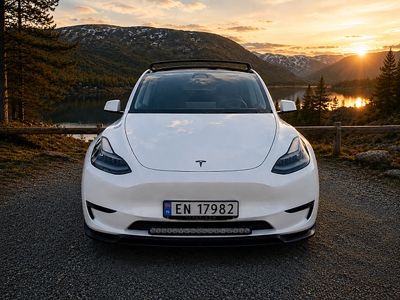 Tesla Model Y 2 of 5