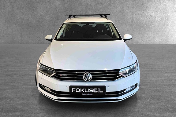 Volkswagen Passat 2 of 5