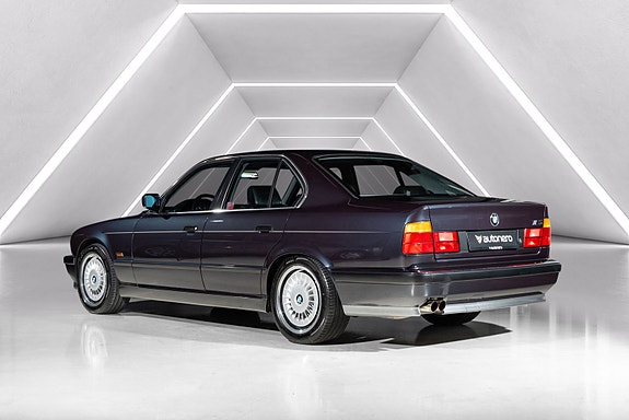 BMW M5 2 of 5